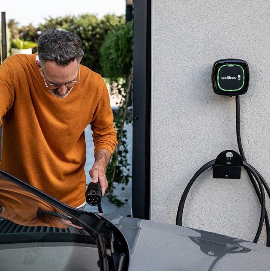 Cargador Wallbox Pulsar Plus con cable integrado